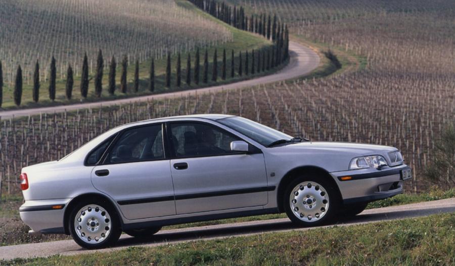  Volvo S40 1999 года  (фото 2 из 17)